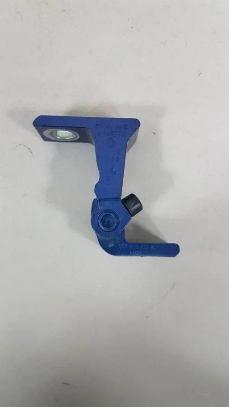 Петля двери Skoda Karoq 2017>