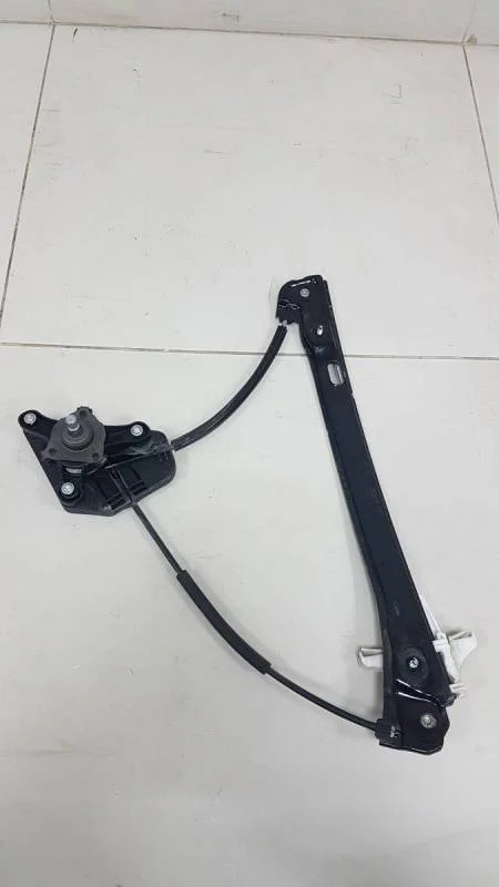 Стеклоподъемник механ. задний правый Skoda Rapid 2019>