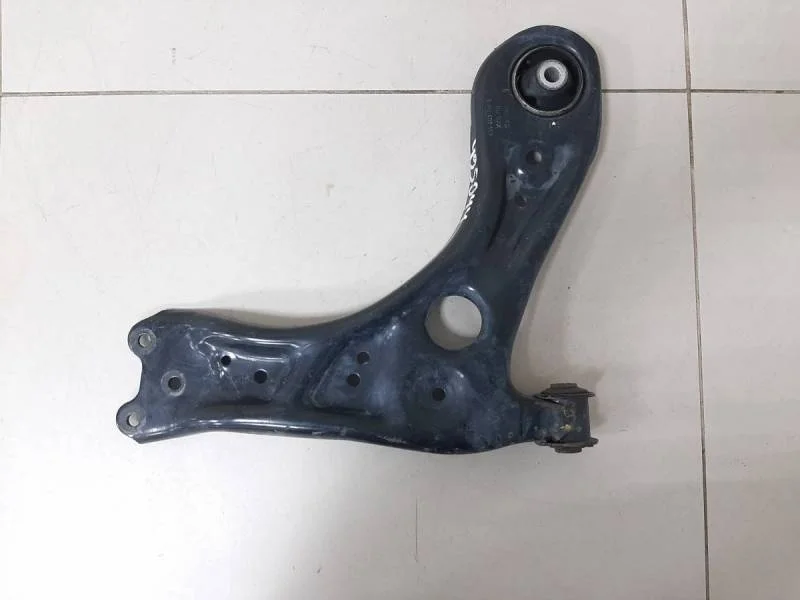 Рычаг передний правый Skoda Rapid 2012-2020