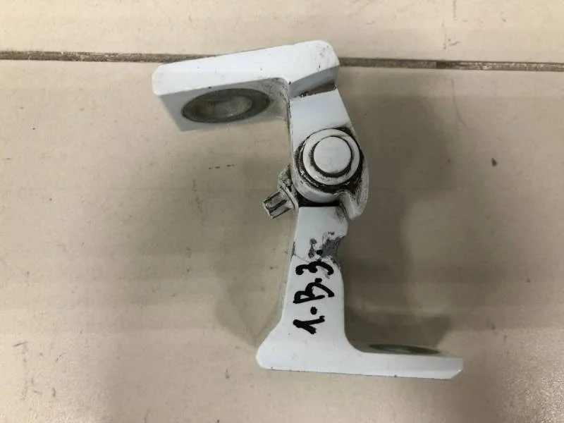 Петля двери задней левой верхняя Skoda Rapid 2012-2020