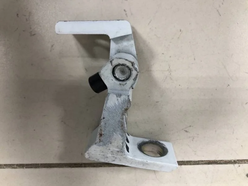 Петля двери задней правой нижняя Skoda Rapid 2012-2020