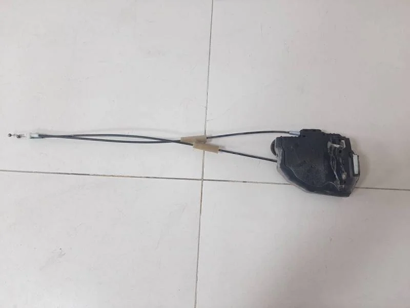 Замок двери задней правой Toyota Corolla E150 2006-2013