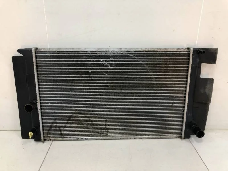 Радиатор охлаждения двигателя Toyota Corolla E150 2006-2013