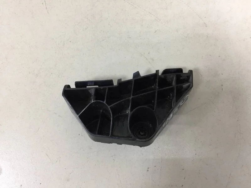 Кронштейн заднего бампера правый Toyota Corolla E150 2006-2013