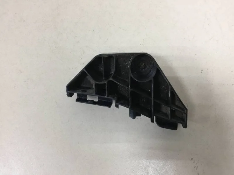 Кронштейн заднего бампера левый Toyota Corolla E150 2006-2013