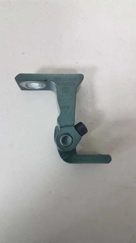 Петля двери Skoda Karoq 2017>