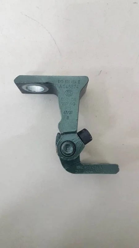 Петля двери Skoda Karoq 2017>