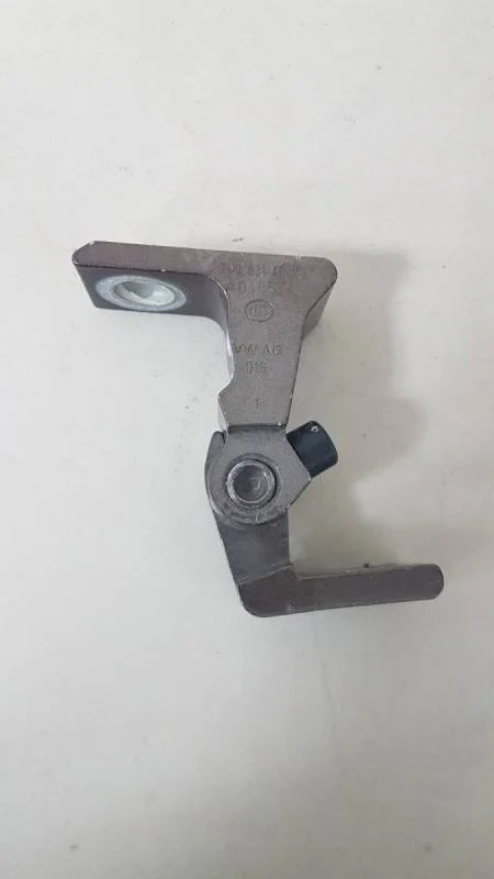 Петля двери Volkswagen Polo (Sed RUS) 2011>