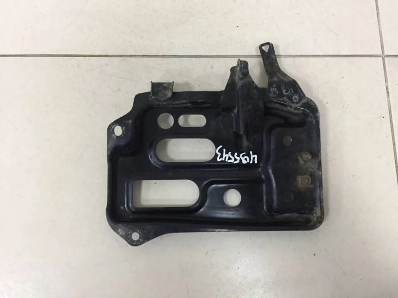 Крепление АКБ (корпус / подставка) Toyota Corolla E150 2006-2013