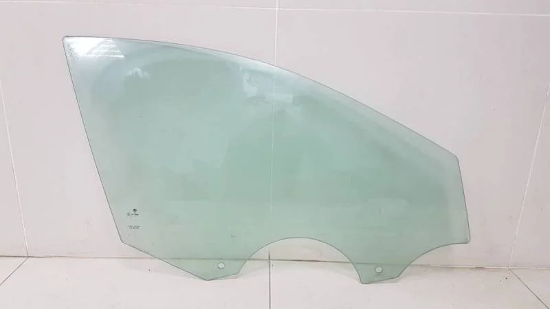 Стекло двери передней правой Skoda Rapid 2012-2020