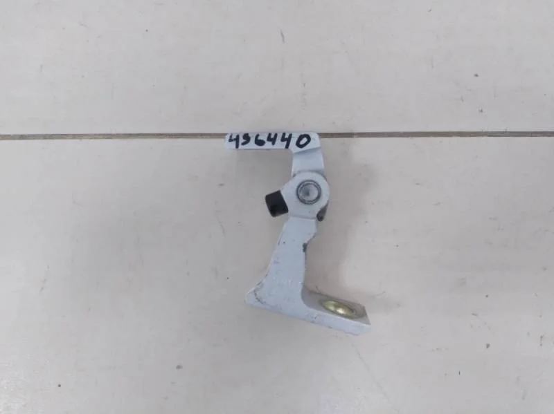 Петля двери передней правой нижняя Skoda Rapid 2012-2020