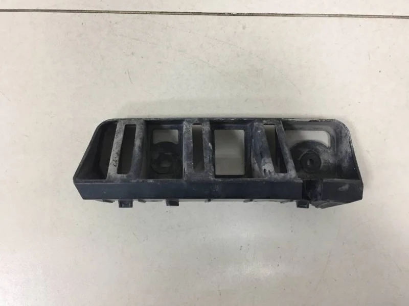 Кронштейн заднего бампера левый Skoda Rapid 2012-2020