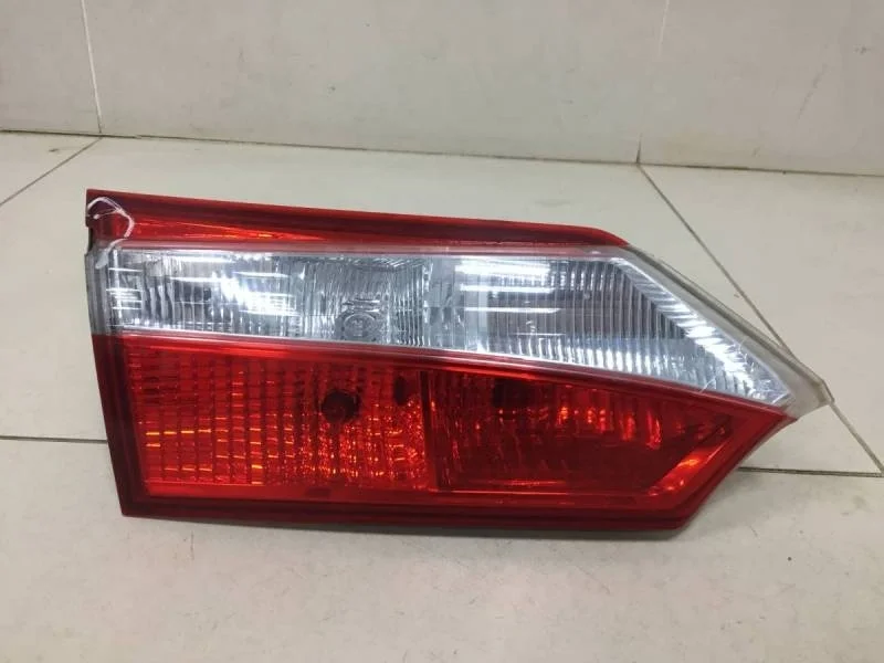 Фонарь задний внутренний левый Toyota Corolla E180 2013>