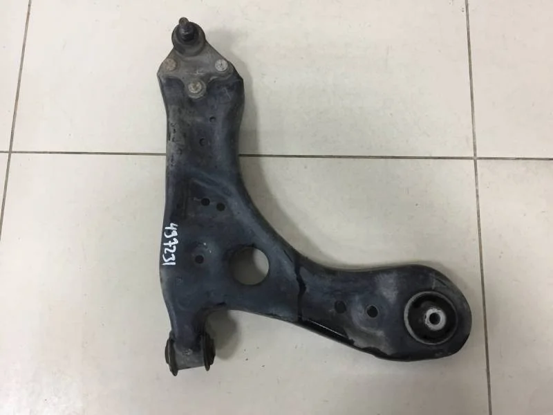 Рычаг передний правый Skoda Rapid 2012-2020
