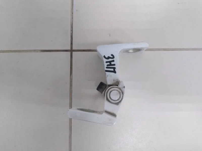 Петля двери задней правой нижняя Skoda Rapid 2012-2020