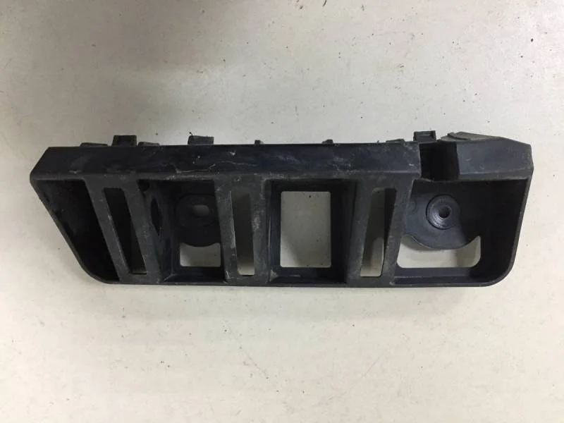 Кронштейн заднего бампера правый Skoda Rapid 2012-2020