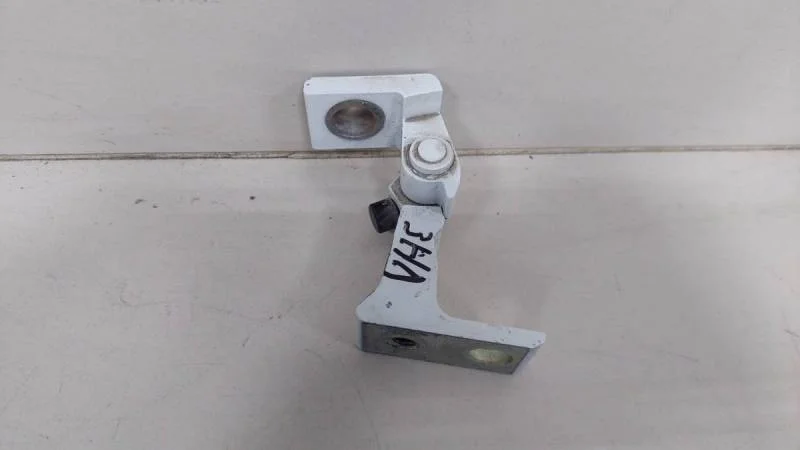 Петля двери Skoda Rapid 2012-2020