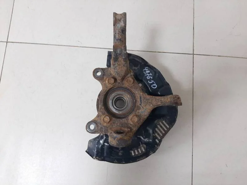 Кулак поворотный передний правый Toyota Auris (E150) 2006-2012