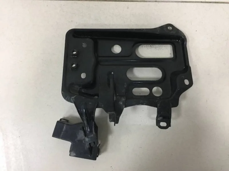 Крепление АКБ (корпус / подставка) Toyota Auris (E150) 2006-2012