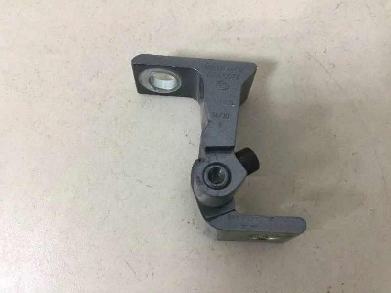 Петля двери Skoda Karoq 2017>