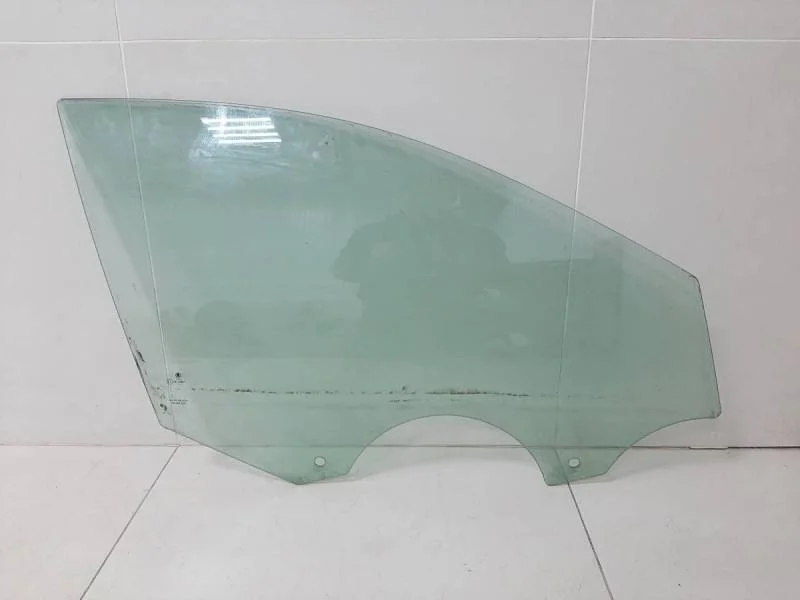 Стекло двери передней правой Skoda Rapid 2012-2020