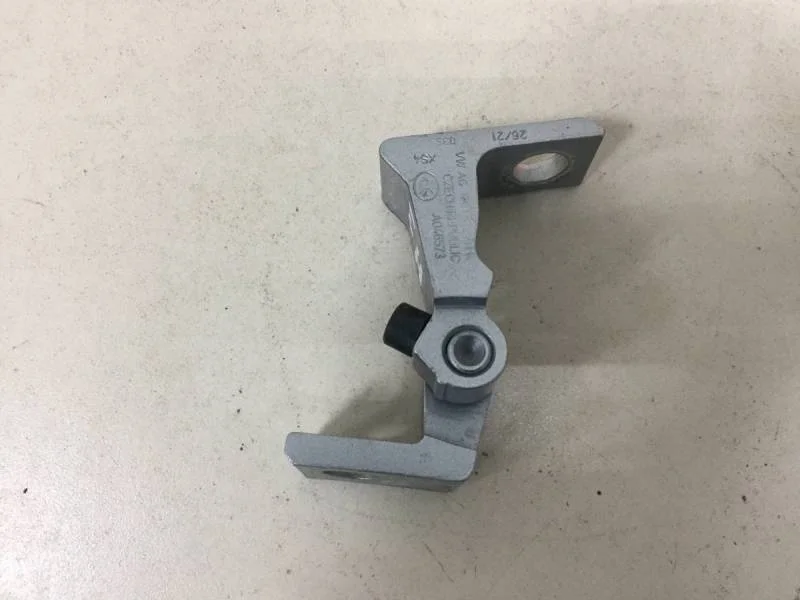 Петля двери Skoda Rapid 2012-2020