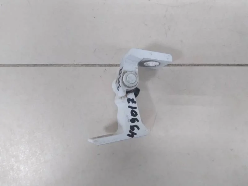 Петля двери задней правой нижняя Skoda Rapid 2012-2020