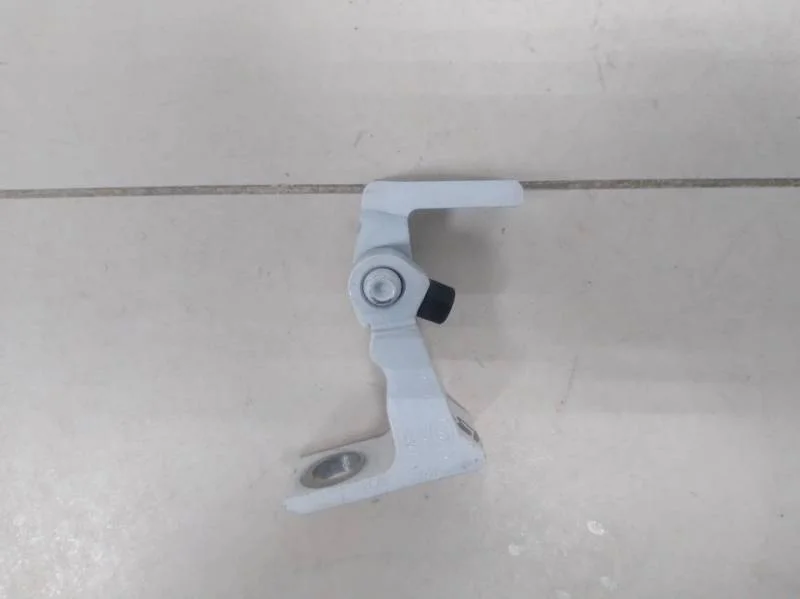 Петля двери задней левой верхняя Skoda Rapid 2012-2020