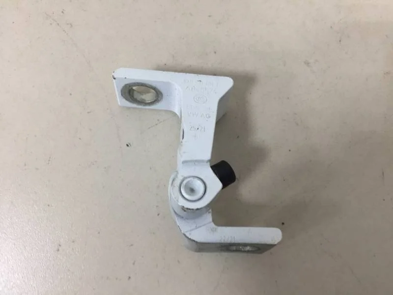 Петля двери Skoda Karoq 2017>