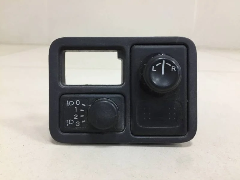 Переключатель регулировки зеркала Nissan Almera (N16) 2000-2006