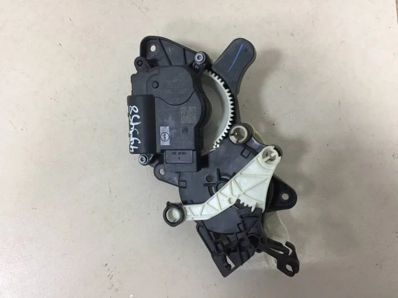 Моторчик заслонки печки Volkswagen Tiguan 2017>