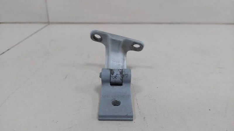 Петля двери багажника Skoda Rapid 2012-2020