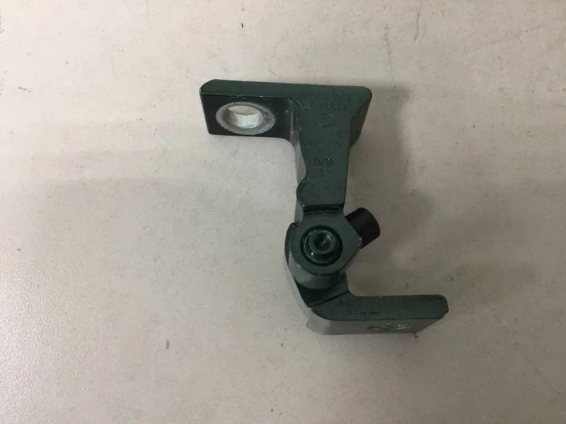 Петля двери Skoda Karoq 2017>