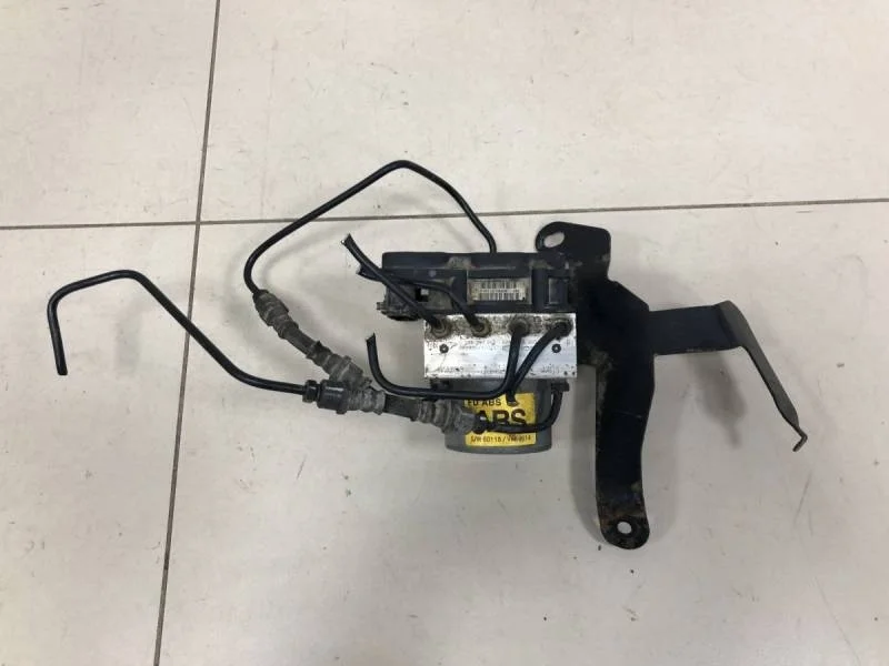 Блок ABS (насос) Hyundai i30 (FD) 2007-2012