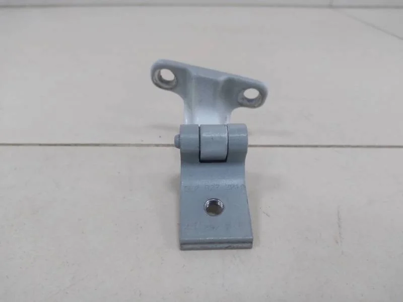 Петля двери багажника Skoda Rapid 2012-2020