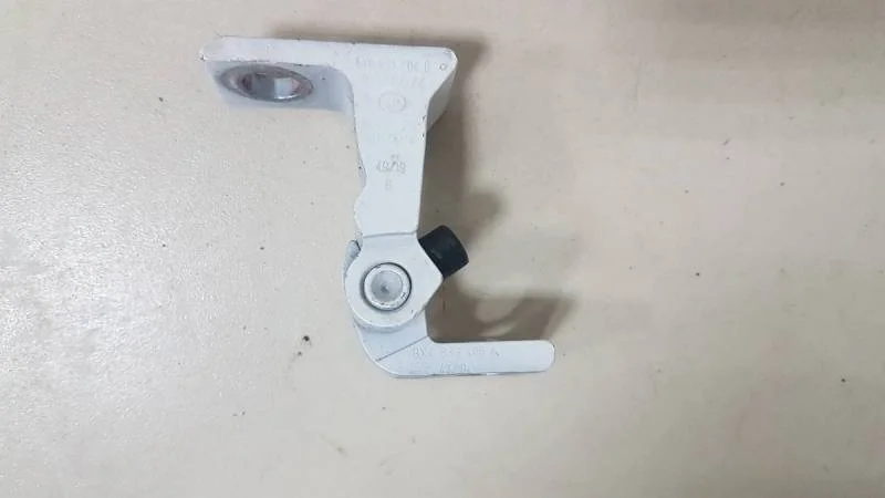 Петля двери Skoda Kodiaq 2016>