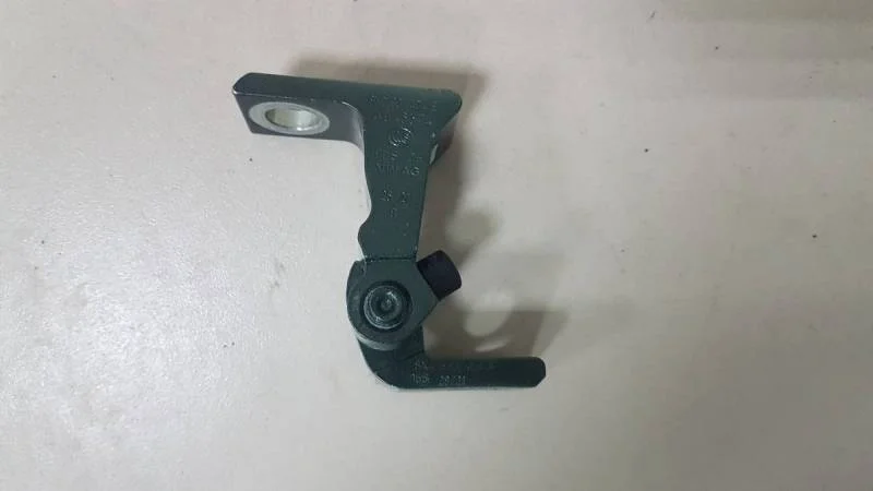 Петля двери Skoda Karoq 2017>