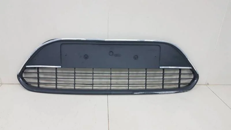 Решетка в бампер центральная Ford Focus 2 (DB) 2008-2011