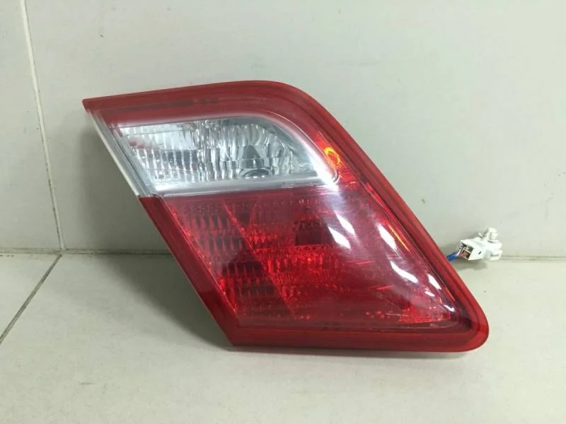 Фонарь задний внутренний левый Toyota Camry (V40) 2006-2011