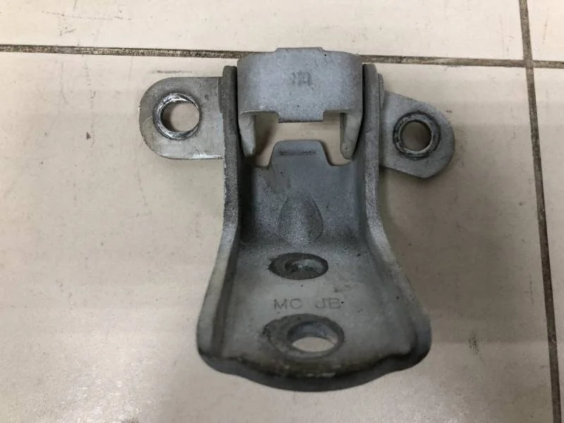 Петля двери передней правой верхняя Hyundai Solaris 2010-2017