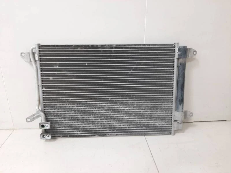 Радиатор кондиционера (конденсер) Volkswagen Jetta (5K) 2011>