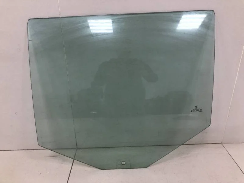 Стекло двери задней левой Skoda Fabia (5J) 2007-2014