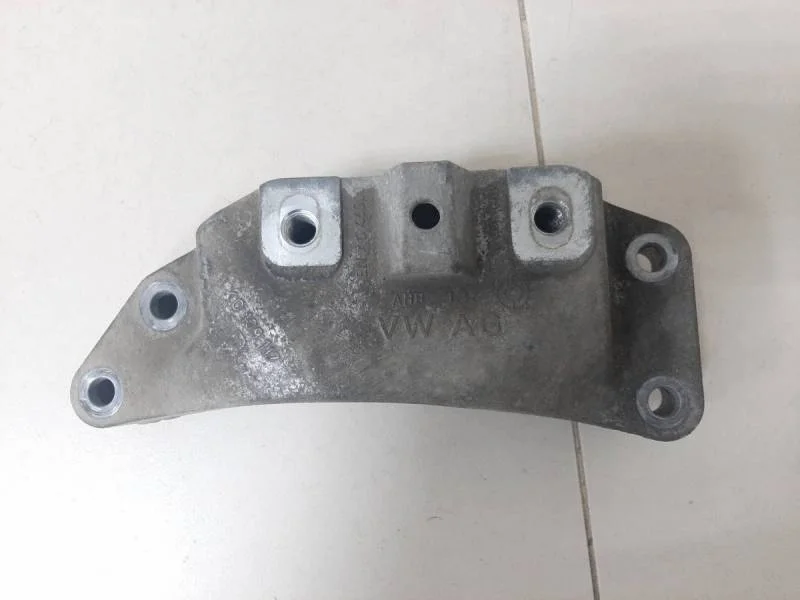 Кронштейн КПП левый Volkswagen Jetta (5K) 2011>