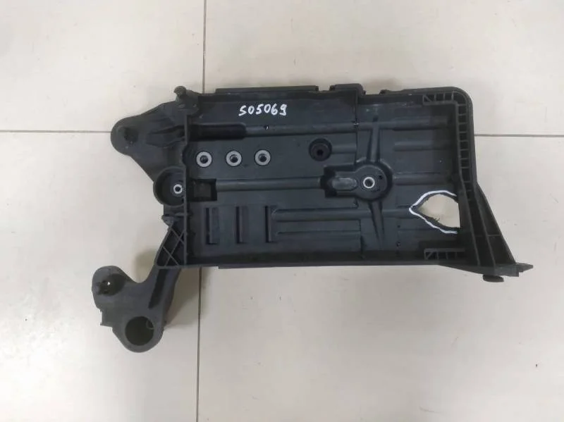 Крепление АКБ (корпус / подставка) Skoda Octavia A8 2019>