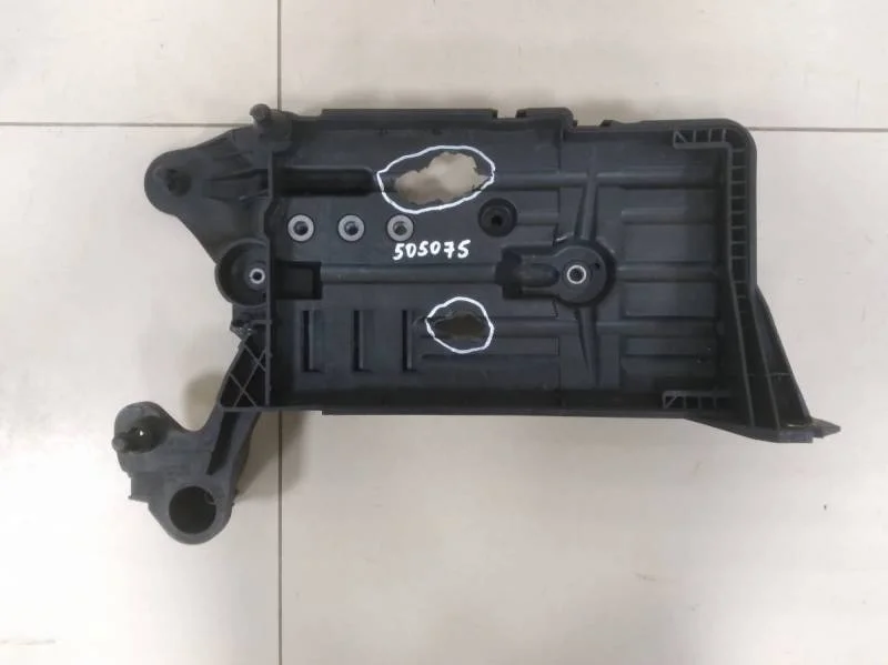 Крепление АКБ (корпус / подставка) Skoda Octavia A8 2019>