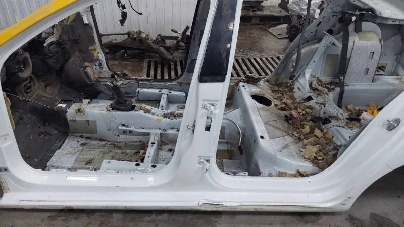 Порог со стойкой левый Skoda Rapid 2012-2020