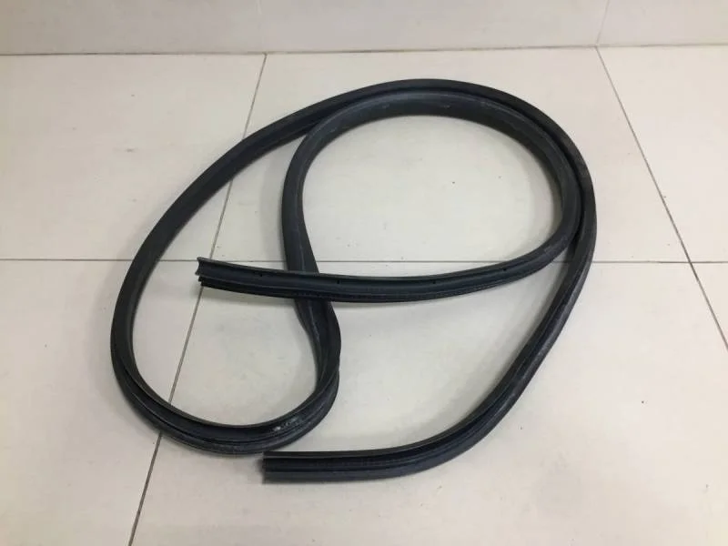 Уплотнитель проема двери передней левой Ford Mondeo 4 2007-2015