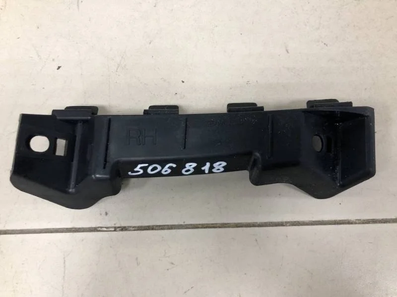 Кронштейн переднего бампера правый Kia Ceed (ED) 2007-2012