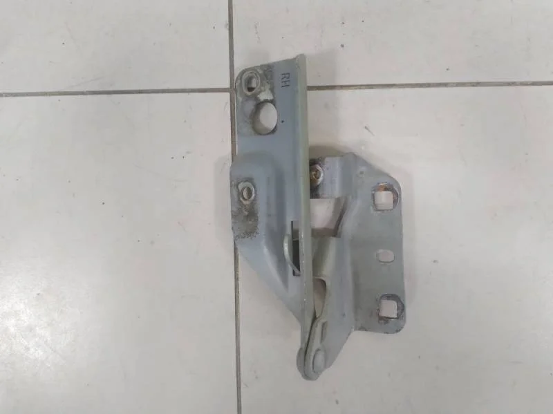 Петля капота правая Nissan Almera Classic (B10) 2006-2013
