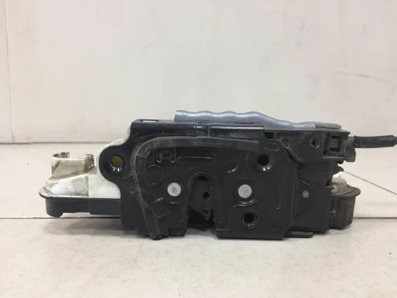 Замок двери передней правой Volkswagen Polo (Sed RUS) 2011>